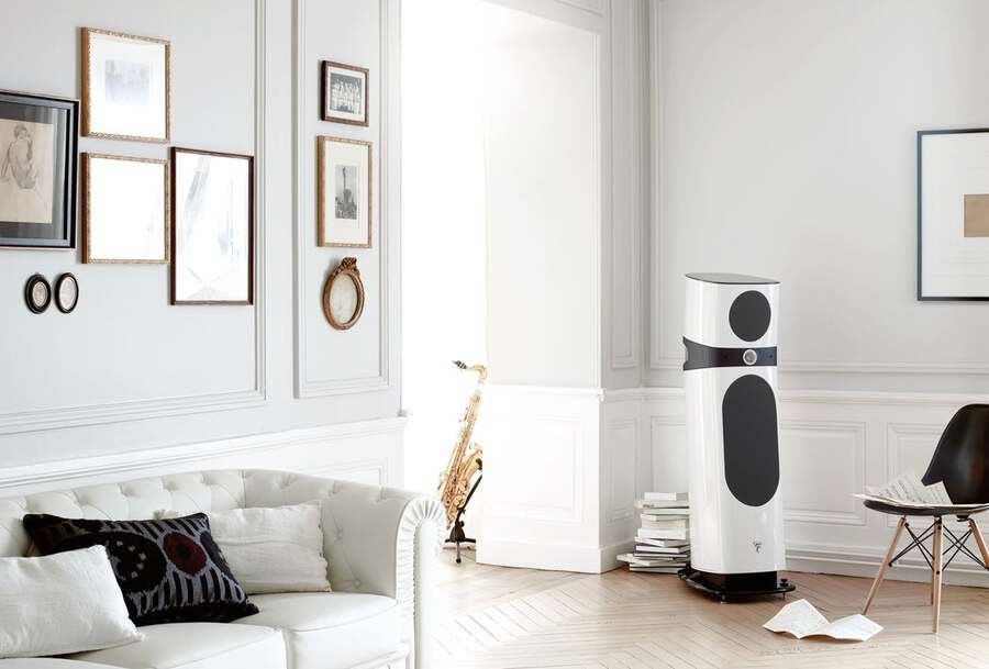 A luxury living room with elegant Sopra Focal speakers.